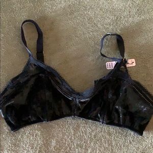 NWT Victoria’s Secret black, velvet bralette, Med.